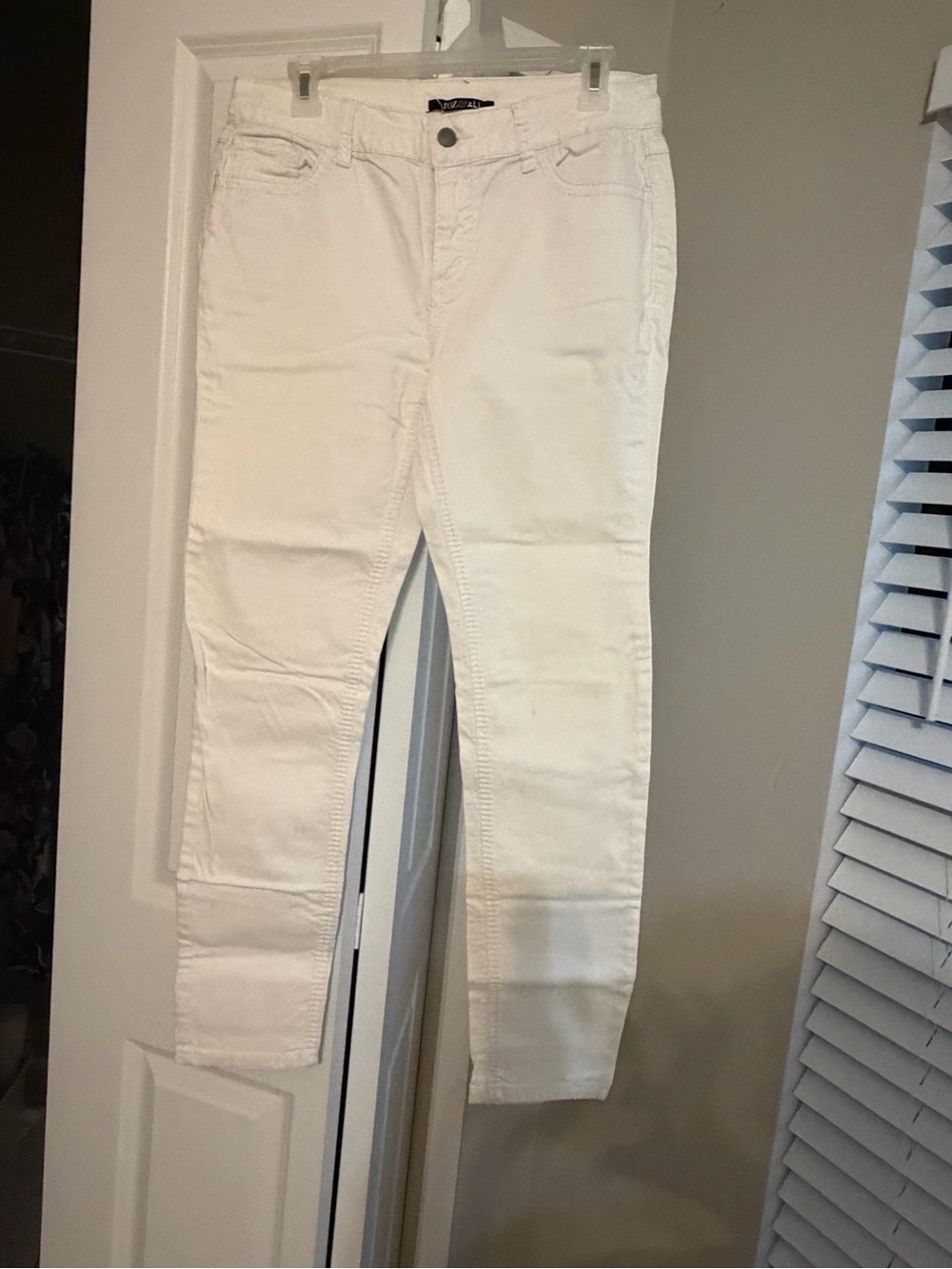 Roz & Ali White Skinny Jeans - Clean Slim Fit